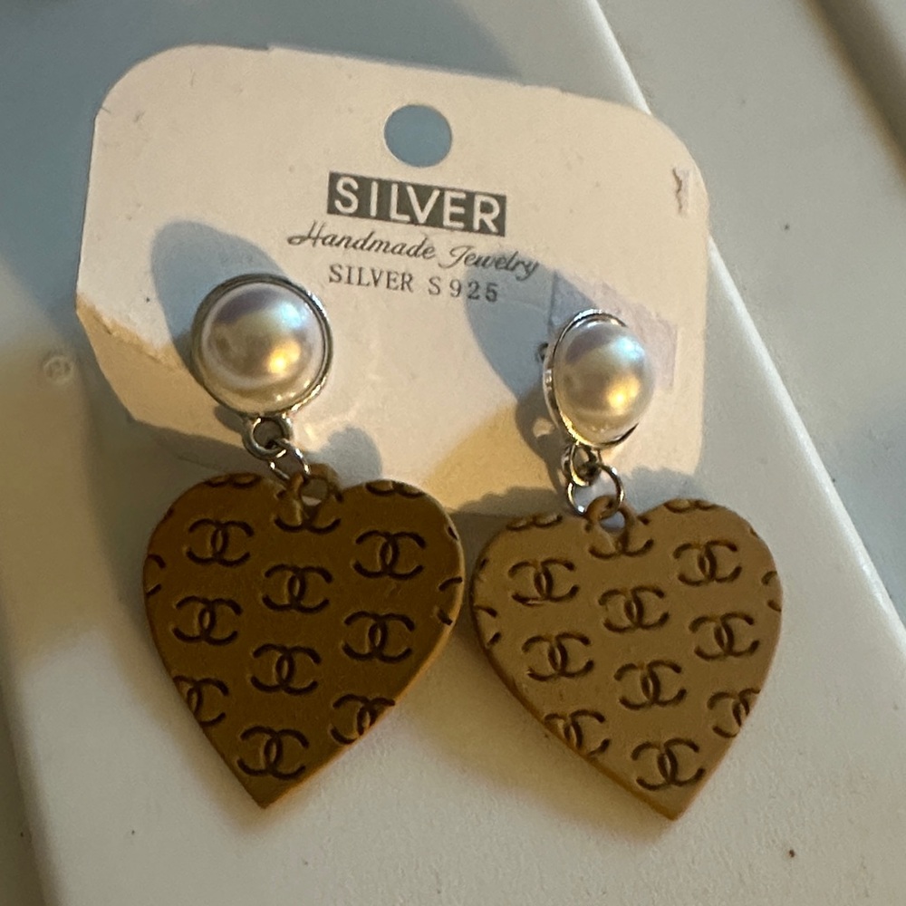 Rubbermaid Silver and Brown Heart Earrings